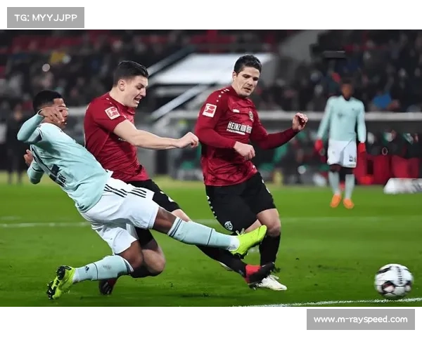 科莫控球率意甲第一，尼科·帕斯定位球威胁罗马防线